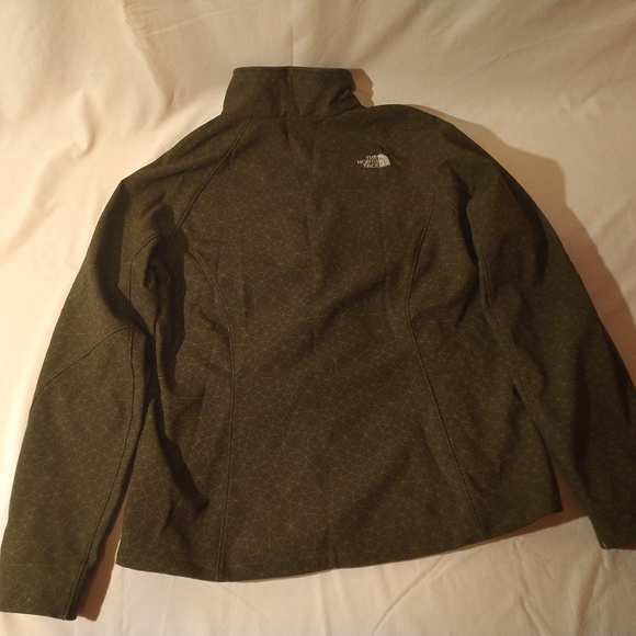 North Face Green Patterned Softshell Jacket - Picture 2 of 3